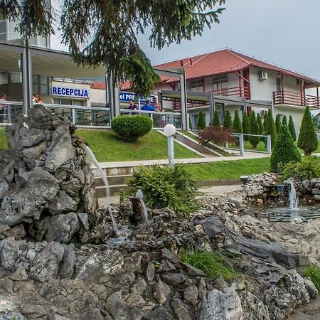 Motel Predejane Buitenkant foto